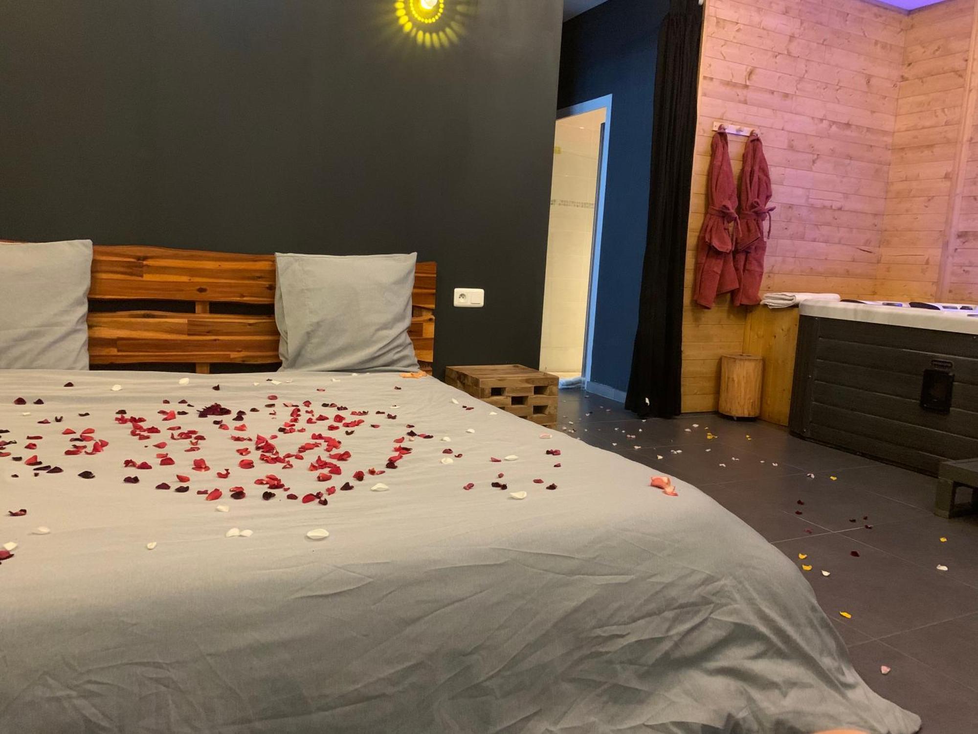 Love hotel Diane Luxury 1 Roubaix
